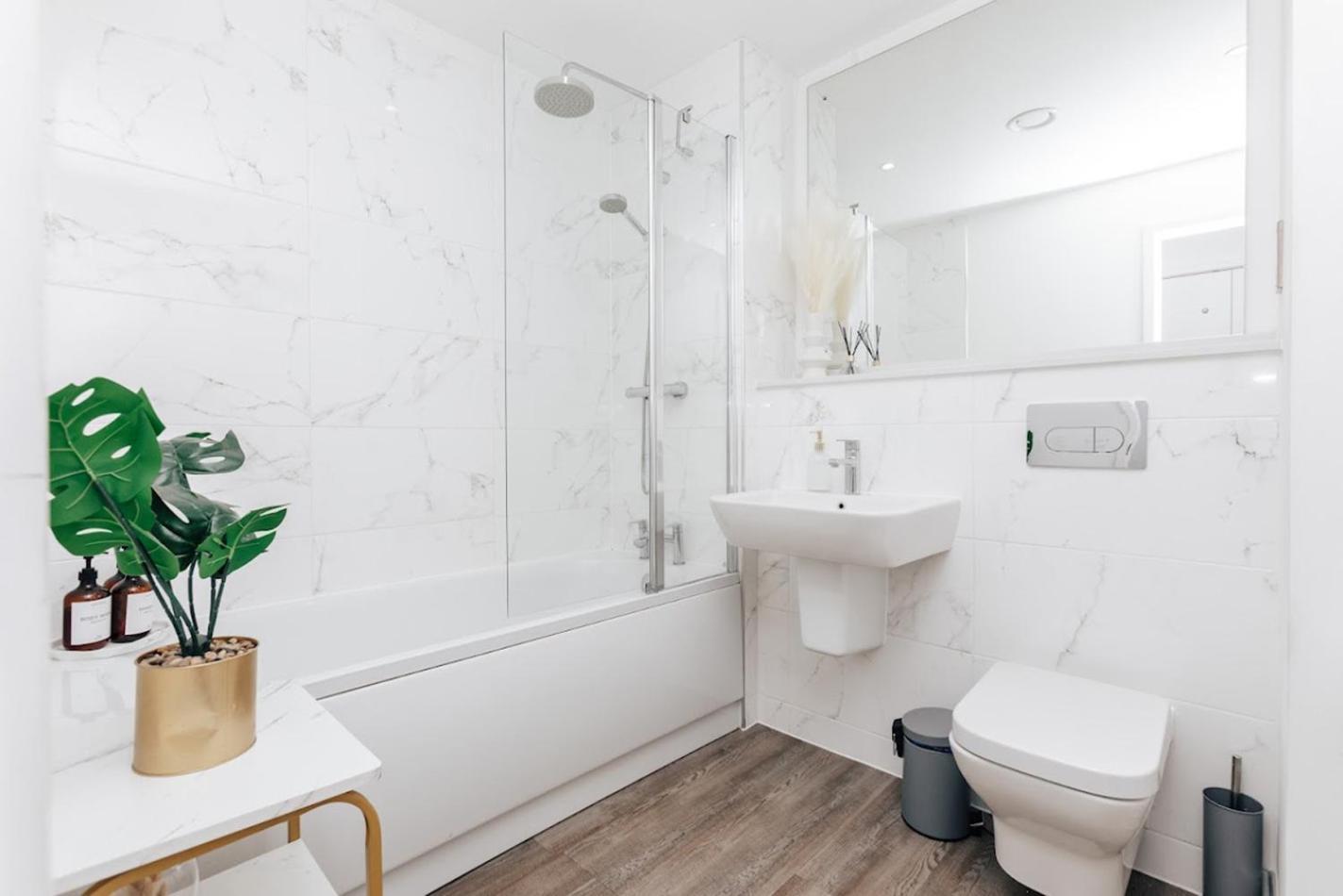 Luxury 2 Bedroom Apartment, Broad Street 버밍엄 외부 사진