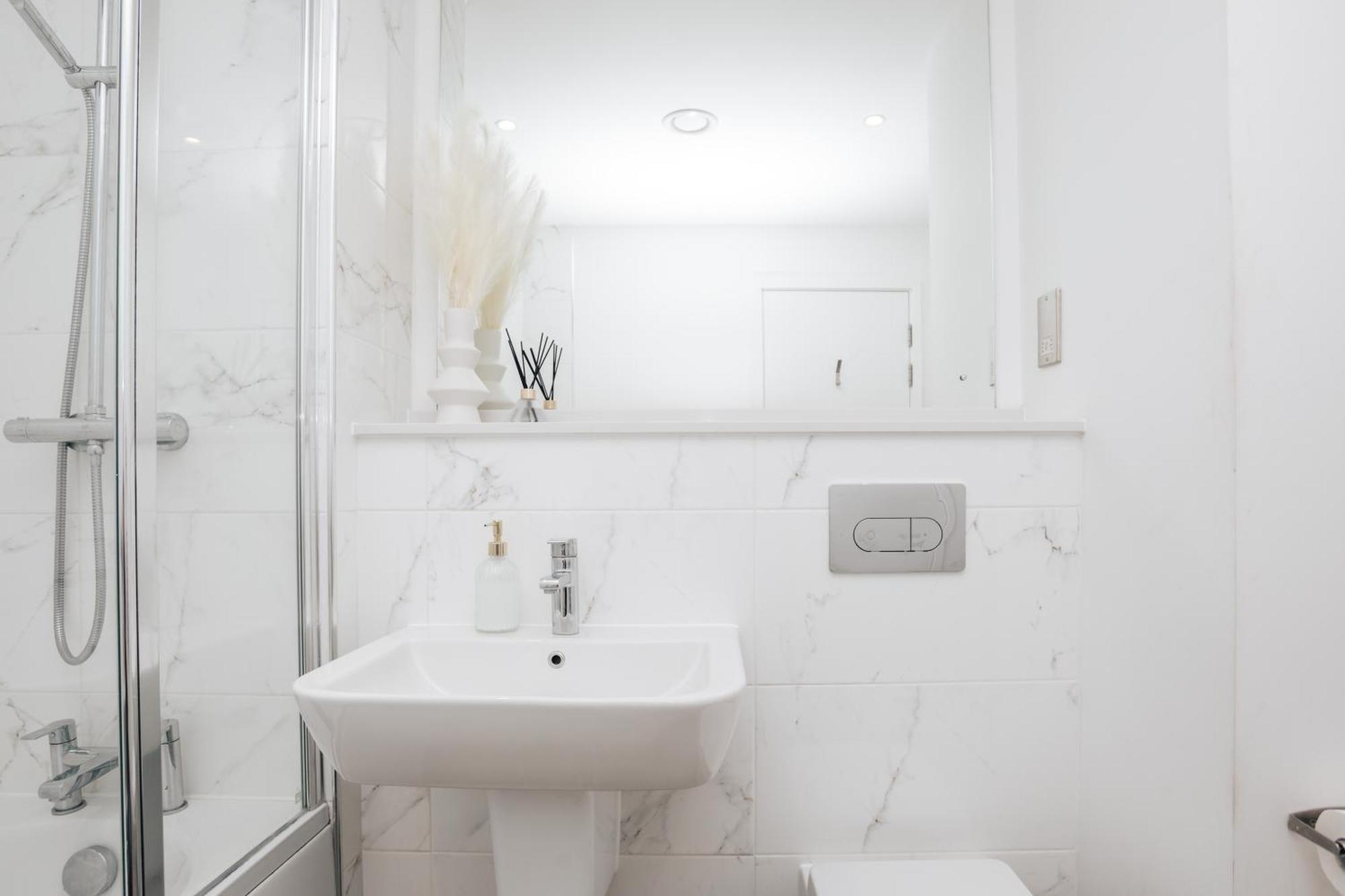Luxury 2 Bedroom Apartment, Broad Street 버밍엄 외부 사진